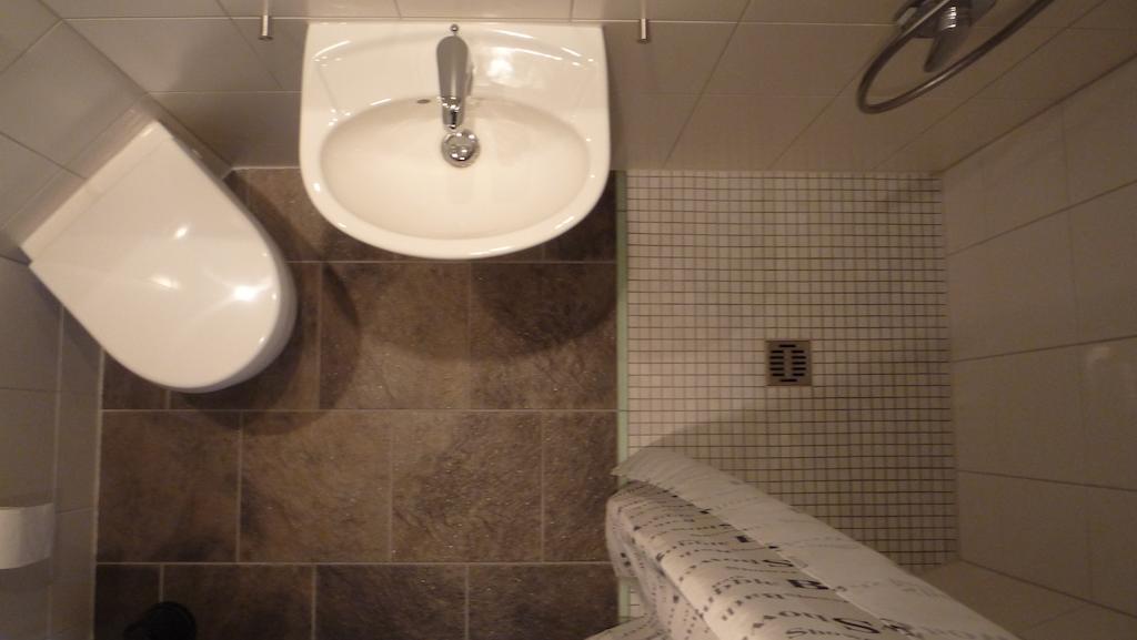 Hotel Garni Pension Ruth Mutterstadt Quarto foto